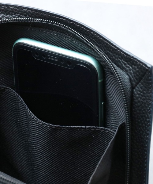 sankyo shokai(サンキョウショウカイ)の「クロコダイル スマホショルダー マット加工(ショルダーバッグ・メンズ・ブラック/ホワイト/ネイビー・FREE)」の12枚目の写真