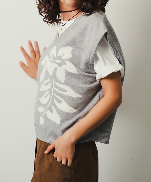 ROOPTOKYO（ループトウキョウ）の「【SEA LA VIEW / シーラビユウ】オリジナルデザイン ロゴジャガードニットベスト Vネック ショート丈（ベスト・レディース・ピンク/アイボリー/ネイビー/グレー・FREE）」の3枚目の写真