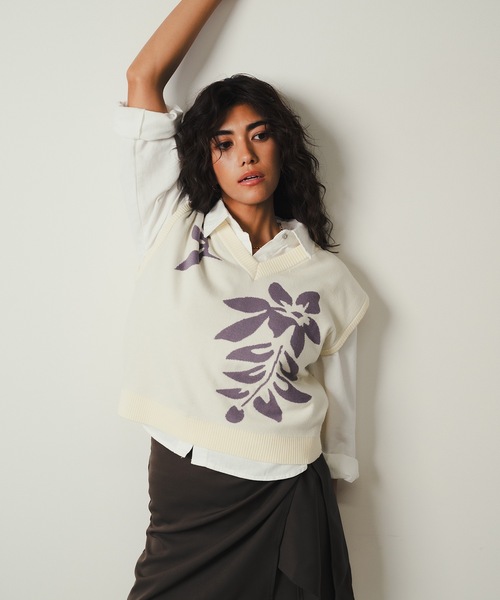 ROOPTOKYO（ループトウキョウ）の「【SEA LA VIEW / シーラビユウ】オリジナルデザイン ロゴジャガードニットベスト Vネック ショート丈（ベスト・レディース・ピンク/アイボリー/ネイビー/グレー・FREE）」の2枚目の写真