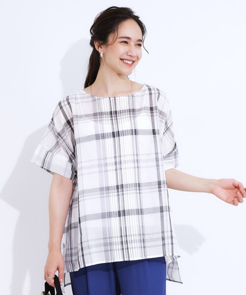 SHOO・LA・RUE(シューラルー)の「【S-LL/体型カバー】インせず着られる ポンチョシルエット シアーチェックブラウス(シャツ/ブラウス・レディース・ライトオレンジ系1/ブラック系1/ブルーグリーン・03/01/04/02)」の4枚目の写真