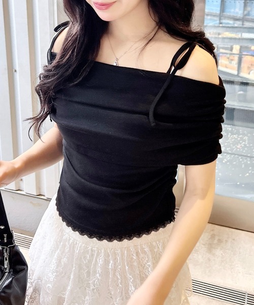 INGNI（イング）の「サイドギャザー肩リボンオフショルトップス（Tシャツ/カットソー・レディース・ブラック/ピンクベージュ/オフホワイト・M）」の2枚目の写真