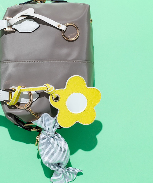 RODE SKO（ロデスコ）の「『一部別注カラー』Hashibami　フラワーチャーム（キーホルダー・レディース・ブラック/アイボリー/イエロー・-）」の5枚目の写真