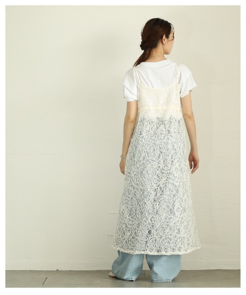 Sawa a la mode（サワアラモード）の「総レースコード刺繍キャミソール重ね着ワンピース（ワンピース・レディース・ホワイト/ブラック・FREE）」の15枚目の写真
