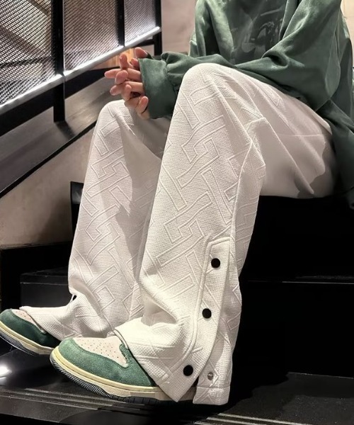 link lot(リンクロット)の「エンボス加工サイドスナップボタントラックパンツ(スウェットパンツ・メンズ・ブラック/グレー/ホワイト・M)」の9枚目の写真