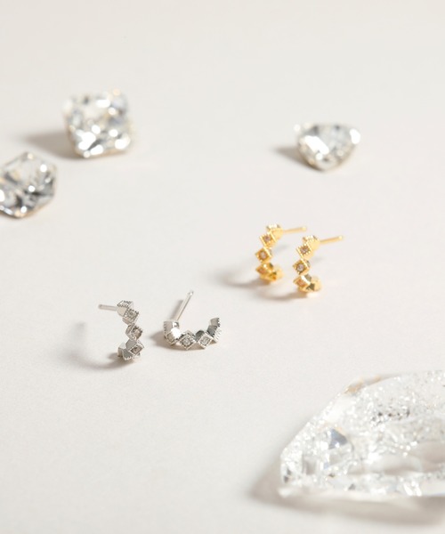 CALIN STANDARD(カリンスタンダード)の「◆金属アレルギー対応◆◆made in japan◆【純金厚メッキ】ダイヤカット 極小ミニマルカーブピアス(ピアス(両耳用)・レディース・ゴールド/ピンクゴールド/シルバー・FREE)」の10枚目の写真