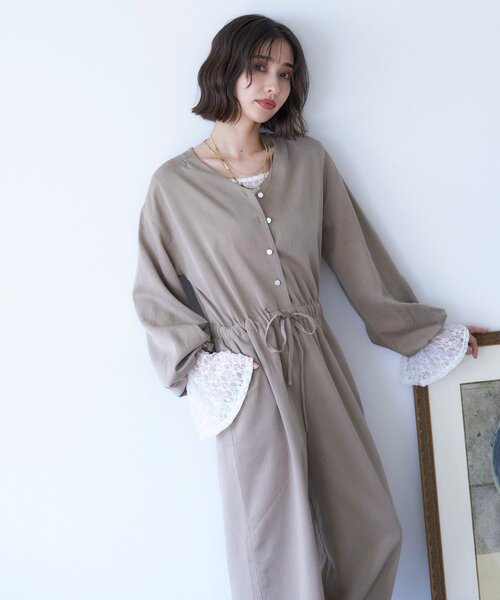 Remind me and forever（リマインドミーアンドフォーエバー）の「【nane】《サイズ展開有》ボリュームスリーブオールインワン（ワンピース・レディース・ベージュ/ブラック・MEDIUM/LARGE）」の2枚目の写真