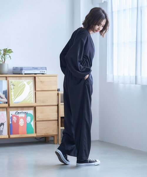 Remind me and forever（リマインドミーアンドフォーエバー）の「【nane】《サイズ展開有》ボリュームスリーブオールインワン（ワンピース・レディース・ベージュ/ブラック・MEDIUM/LARGE）」の11枚目の写真