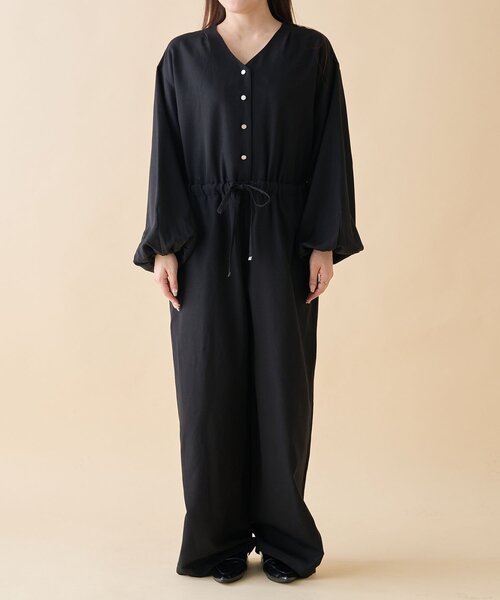 Remind me and forever（リマインドミーアンドフォーエバー）の「【nane】《サイズ展開有》ボリュームスリーブオールインワン（ワンピース・レディース・ベージュ/ブラック・MEDIUM/LARGE）」の22枚目の写真