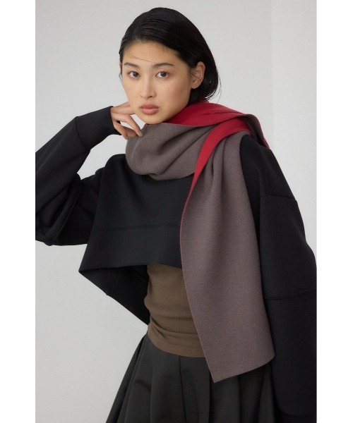 AZUL by moussy（アズールバイマウジー）の「【PLUS】リバーシブルフーディーマフラー（ストール/ショール・レディース・ダークブラウン/チャコールグレー・FREE）」の3枚目の写真