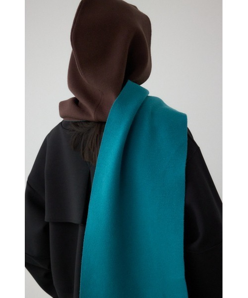 AZUL by moussy（アズールバイマウジー）の「【PLUS】リバーシブルフーディーマフラー（ストール/ショール・レディース・ダークブラウン/チャコールグレー・FREE）」の9枚目の写真