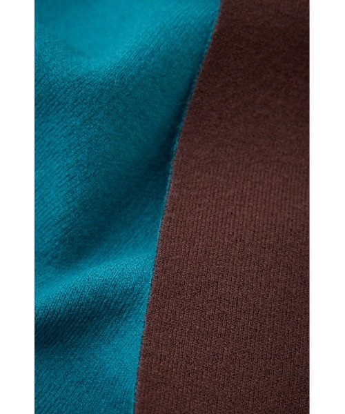 AZUL by moussy（アズールバイマウジー）の「【PLUS】リバーシブルフーディーマフラー（ストール/ショール・レディース・ダークブラウン/チャコールグレー・FREE）」の14枚目の写真