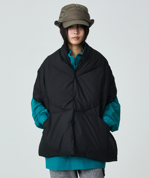 NANGA（ナンガ）の「【NENGA/ナンガ】DOWN PONCHO MUFFLER/マフラー/ダウン/防寒/ユニセックス【WE限定】（マフラー・メンズ・カーキ/ブラック/ベージュ・フリー）」の2枚目の写真