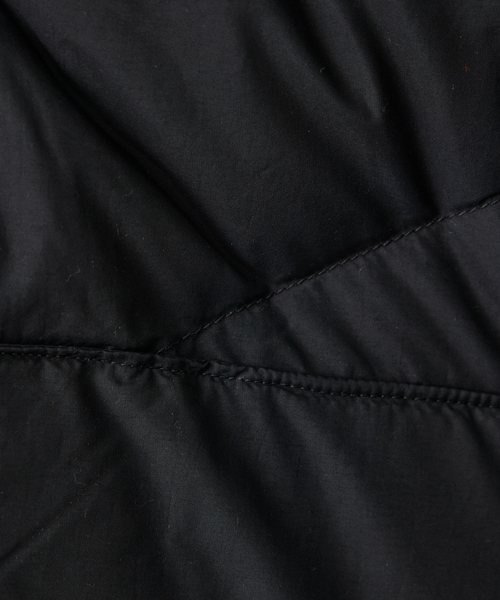 NANGA（ナンガ）の「【NENGA/ナンガ】DOWN PONCHO MUFFLER/マフラー/ダウン/防寒/ユニセックス【WE限定】（マフラー・メンズ・カーキ/ブラック/ベージュ・フリー）」の5枚目の写真