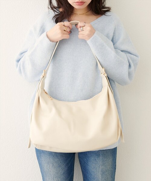 natural couture(ナチュラルクチュール)の「ショルダー2本付スムースショルダー(ショルダーバッグ・レディース・ブラウン/アイボリー/ブラック・FREE)」の6枚目の写真