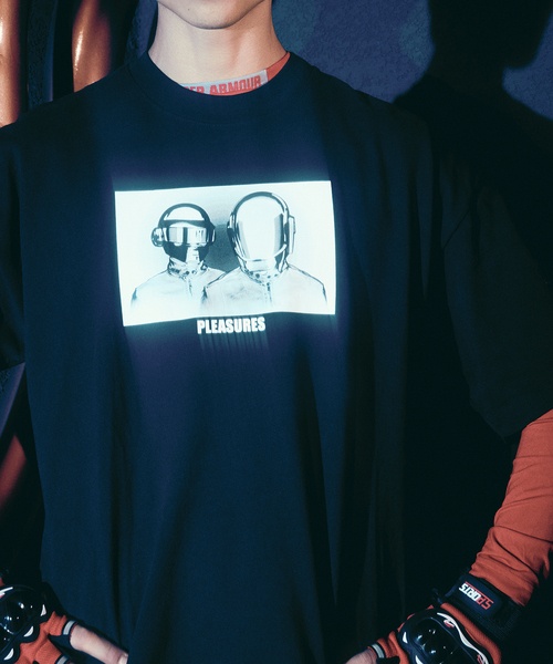 PLEASURES（プレジャー）の「PLEASURES × DAFTPUNK INVERTED T-SHIRT（Tシャツ/カットソー・メンズ・ブラック・MEDIUM/LARGE/X-LARGE）」の2枚目の写真