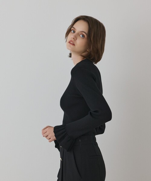 GRACE CONTINENTAL(グレースコンチネンタル)の「ラメリブニットトップ(ニット/セーター・レディース・ベージュ/ブルー/ブラック/ホワイト・36)」の11枚目の写真