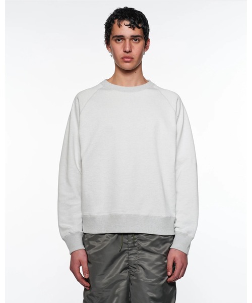 markaware(マーカウェア)の「【markaware/marka】リサイクルスビンオーガニックコットン裏毛 / ラグランクルーネック / RAGLAN CREW NECK(スウェット・メンズ・ライトグレー/ブラック・1/2)」の4枚目の写真