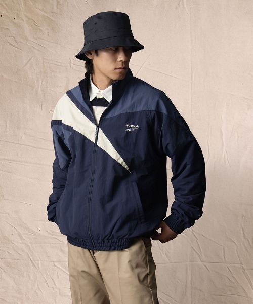 Reebok(リーボック)の「クラシックス ベクター トラックトップ / CL F FR TRACKTOP(ナイロンジャケット・メンズ・アッシュブラウン/ネイビー/ブラック/ライトブルー/バーガンディー/ブラック系その他/ブルー/オリーブ/ブラック系その他3/ブルー系その他/ブラック系その他2・SMALL/MEDIUM/LARGE/X-LARGE)」の10枚目の写真