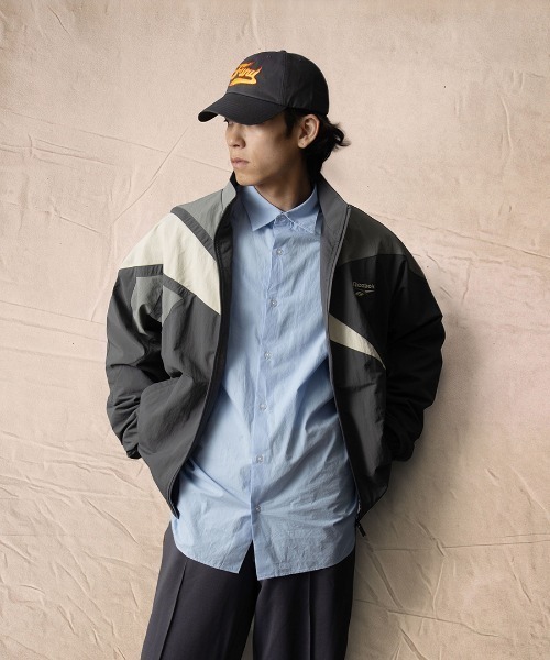Reebok(リーボック)の「クラシックス ベクター トラックトップ / CL F FR TRACKTOP(ナイロンジャケット・メンズ・アッシュブラウン/ネイビー/ブラック/ライトブルー/バーガンディー/ブラック系その他/ブルー/オリーブ/ブラック系その他3/ブルー系その他/ブラック系その他2・SMALL/MEDIUM/LARGE/X-LARGE)」の4枚目の写真