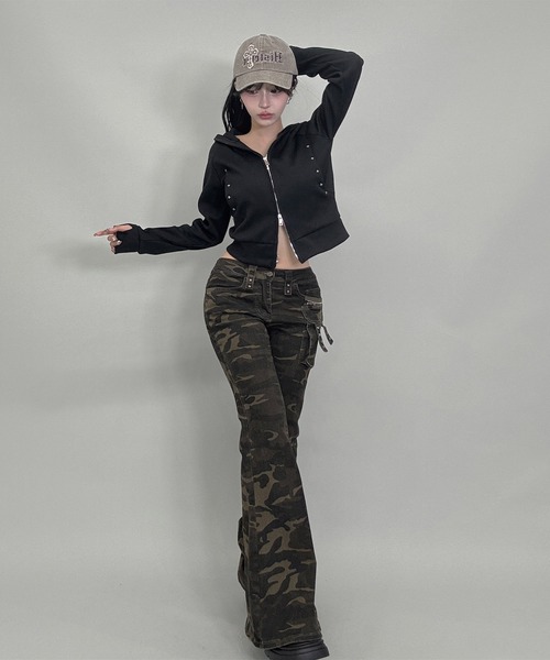 FOLLOWIN（フォロウィン）の「サイドポケット/スタッズデザインカモフラージュストレッチフレアデニム（デニムパンツ・レディース・カーキ・SMALL/MEDIUM/LARGE）」の2枚目の写真