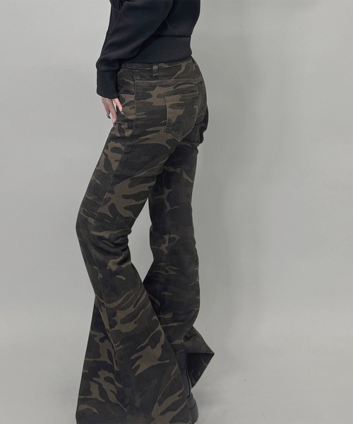 FOLLOWIN（フォロウィン）の「サイドポケット/スタッズデザインカモフラージュストレッチフレアデニム（デニムパンツ・レディース・カーキ・SMALL/MEDIUM/LARGE）」の11枚目の写真