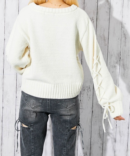 GORGE(ゴージ)の「《袖レースアップ×ケーブル編み》レディース モールニット Vネックプルオーバー ゆるシルエット 秋冬(ニット/セーター・レディース・ブラック/オフホワイト/ボルドー/グレイッシュベージュ/ピンク・F)」の6枚目の写真