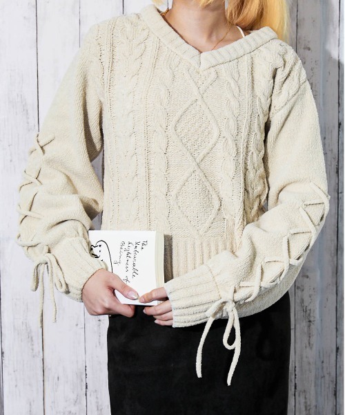 GORGE(ゴージ)の「《袖レースアップ×ケーブル編み》レディース モールニット Vネックプルオーバー ゆるシルエット 秋冬(ニット/セーター・レディース・ブラック/オフホワイト/ボルドー/グレイッシュベージュ/ピンク・F)」の8枚目の写真