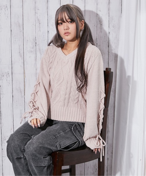 GORGE(ゴージ)の「《袖レースアップ×ケーブル編み》レディース モールニット Vネックプルオーバー ゆるシルエット 秋冬(ニット/セーター・レディース・ブラック/オフホワイト/ボルドー/グレイッシュベージュ/ピンク・F)」の19枚目の写真