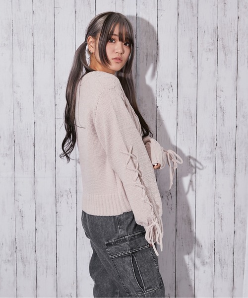 GORGE(ゴージ)の「《袖レースアップ×ケーブル編み》レディース モールニット Vネックプルオーバー ゆるシルエット 秋冬(ニット/セーター・レディース・ブラック/オフホワイト/ボルドー/グレイッシュベージュ/ピンク・F)」の21枚目の写真