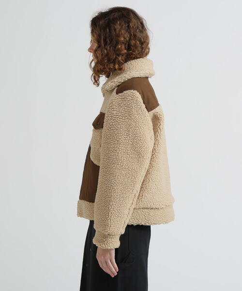 AVIREX(アヴィレックス)の「《直営店限定》BOA COMBI JACKET/ボアコンビジャケット(ブルゾン・レディース・ベージュ/チャコールグレー・M/S)」の12枚目の写真
