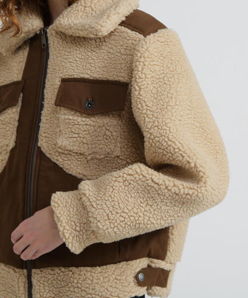 AVIREX(アヴィレックス)の「《直営店限定》BOA COMBI JACKET/ボアコンビジャケット(ブルゾン・レディース・ベージュ/チャコールグレー・M/S)」の16枚目の写真