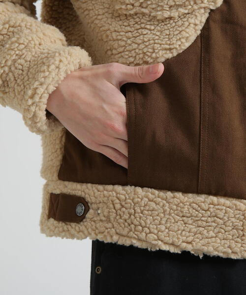 AVIREX(アヴィレックス)の「《直営店限定》BOA COMBI JACKET/ボアコンビジャケット(ブルゾン・レディース・ベージュ/チャコールグレー・M/S)」の17枚目の写真