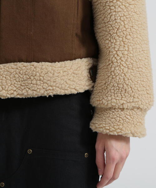 AVIREX(アヴィレックス)の「《直営店限定》BOA COMBI JACKET/ボアコンビジャケット(ブルゾン・レディース・ベージュ/チャコールグレー・M/S)」の6枚目の写真