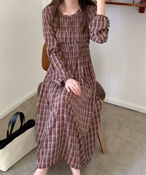 FINEnough（ファインナフ）の「チェック柄シャーリングワンピース（ワンピース・レディース・ブラウン/ワインレッド/ブラック・FREE）」の6枚目の写真