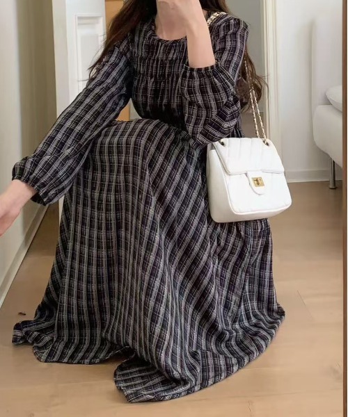 FINEnough（ファインナフ）の「チェック柄シャーリングワンピース（ワンピース・レディース・ブラウン/ワインレッド/ブラック・FREE）」の14枚目の写真