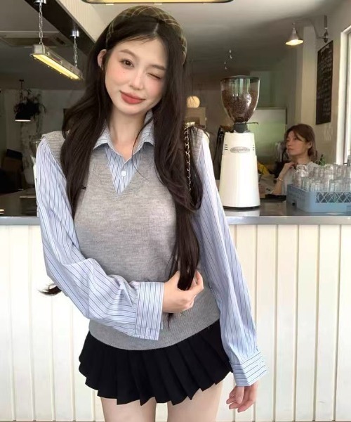 セール】25aw 前ししゅうロゴ/シャツレイヤード風ニットトップス