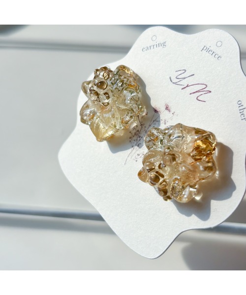 YM】お花のレジンピアス 金アレ対応（MA）（ピアス（両耳用））｜tone