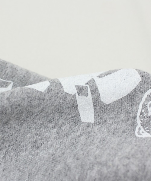 RNA（アールエヌエー）の「M2581 マウスプリントトレーナー（スウェット・レディース・ネイビー/パープル/杢グレー・MEDIUM）」の9枚目の写真