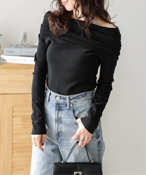 AMELY（エミリー）の「オフショルダーリブニットトップス（ニット/セーター・レディース・グレー/アイボリー/ブラック/オートミール・フリー）」の3枚目の写真