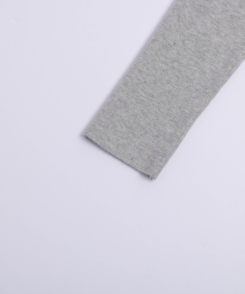 AMELY（エミリー）の「オフショルダーリブニットトップス（ニット/セーター・レディース・グレー/アイボリー/ブラック/オートミール・フリー）」の6枚目の写真