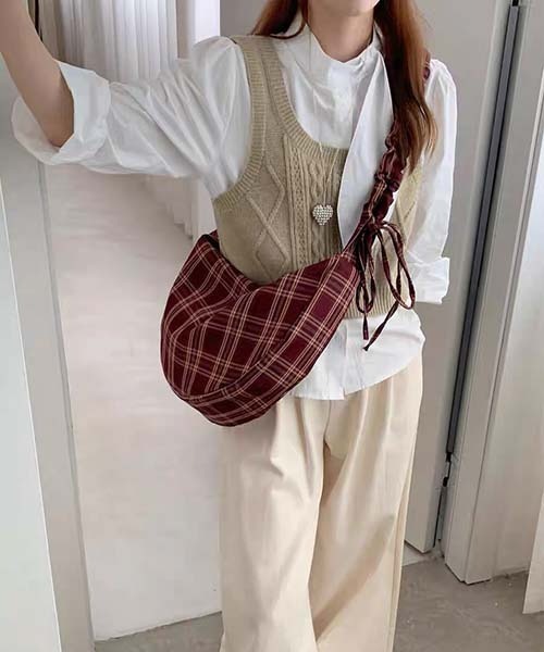 gossip!ロサンゼルス(ゴシップロサンゼルス)の「Y2K 大容量バッグ チェック柄ショルダーバッグ 斜め掛けバッグ ワンショルダークロワッサンリボン ハーフムーンショルダーバッグ(ショルダーバッグ・レディース・ピンク/パープル/ブラック・FREE)」の14枚目の写真