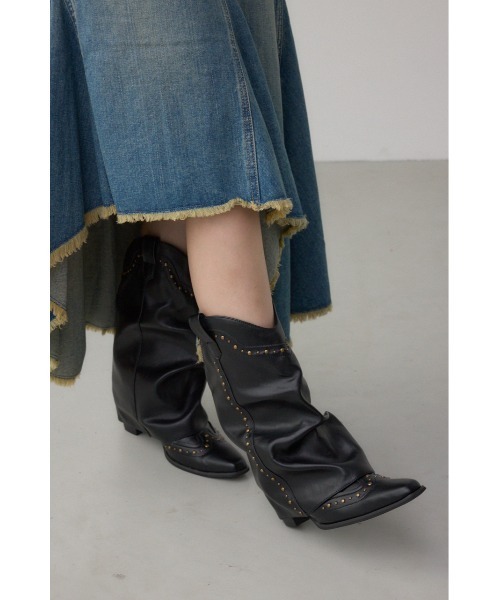 AZUL by moussy(アズールバイマウジー)の「スタッズカバーブーツ(ブーツ・レディース・ブラック・LARGE/MEDIUM/SMALL)」の3枚目の写真