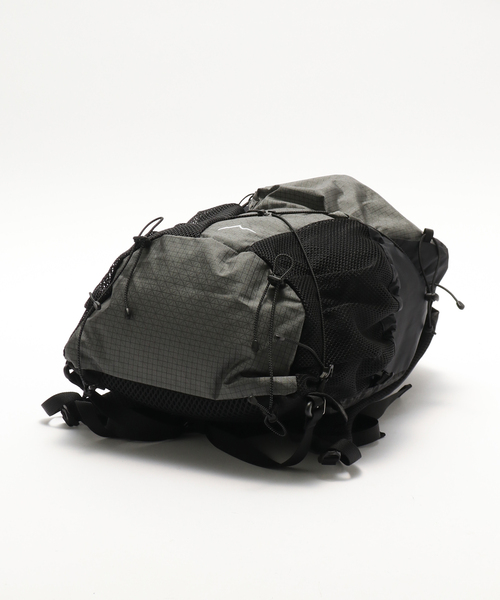 WISM（ウィズム）の「CAYL / ケイル BISEUL - B-GRID（バックパック/リュック・メンズ・チャコールグレー・FREE）」の4枚目の写真