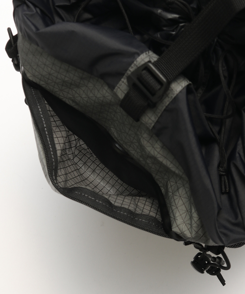 WISM（ウィズム）の「CAYL / ケイル BISEUL - B-GRID（バックパック/リュック・メンズ・チャコールグレー・FREE）」の7枚目の写真
