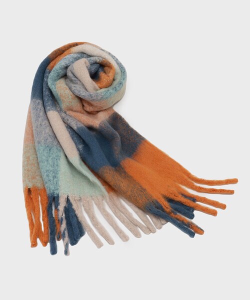 OPAQUE.CLIP(オペークドットクリップ)の「マルチカラーチェックボリュームストール(ストール/ショール・レディース・ピンク系6/ワイン系9/ダークブラウン系1/ブルー系1/グリーン系その他5・00)」の5枚目の写真