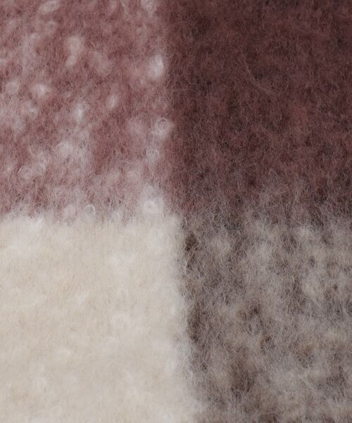 OPAQUE.CLIP(オペークドットクリップ)の「マルチカラーチェックボリュームストール(ストール/ショール・レディース・ピンク系6/ワイン系9/ダークブラウン系1/ブルー系1/グリーン系その他5・00)」の8枚目の写真