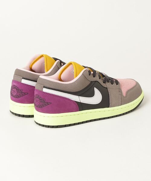 JORDAN BRAND(ジョーダンブランド)の「AIR JORDAN 1 LOW SE(スニーカー・メンズ・マルチ・25.5cm/26.0cm/26.5cm/27.0cm/27.5cm/28.0cm)」の2枚目の写真