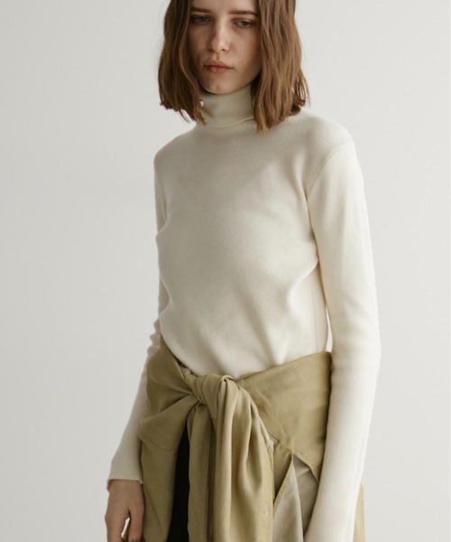 LOSCa（ロスカ）の「リブタートルニットトップス（ニット/セーター・レディース・ブラウン/グレー/ブラック/アイボリー・FREE）」の14枚目の写真