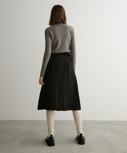 LOSCa（ロスカ）の「リブタートルニットトップス（ニット/セーター・レディース・ブラウン/グレー/ブラック/アイボリー・FREE）」の13枚目の写真