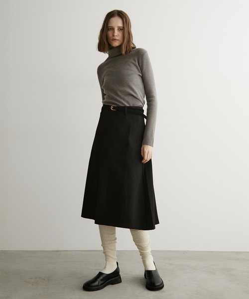 LOSCa（ロスカ）の「リブタートルニットトップス（ニット/セーター・レディース・ブラウン/グレー/ブラック/アイボリー・FREE）」の10枚目の写真